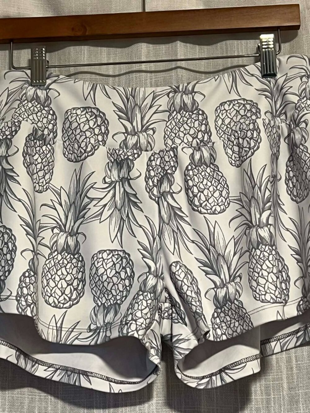 Love Fitness Pineapple Runners Shorts Lightweight Grey/White Size L
